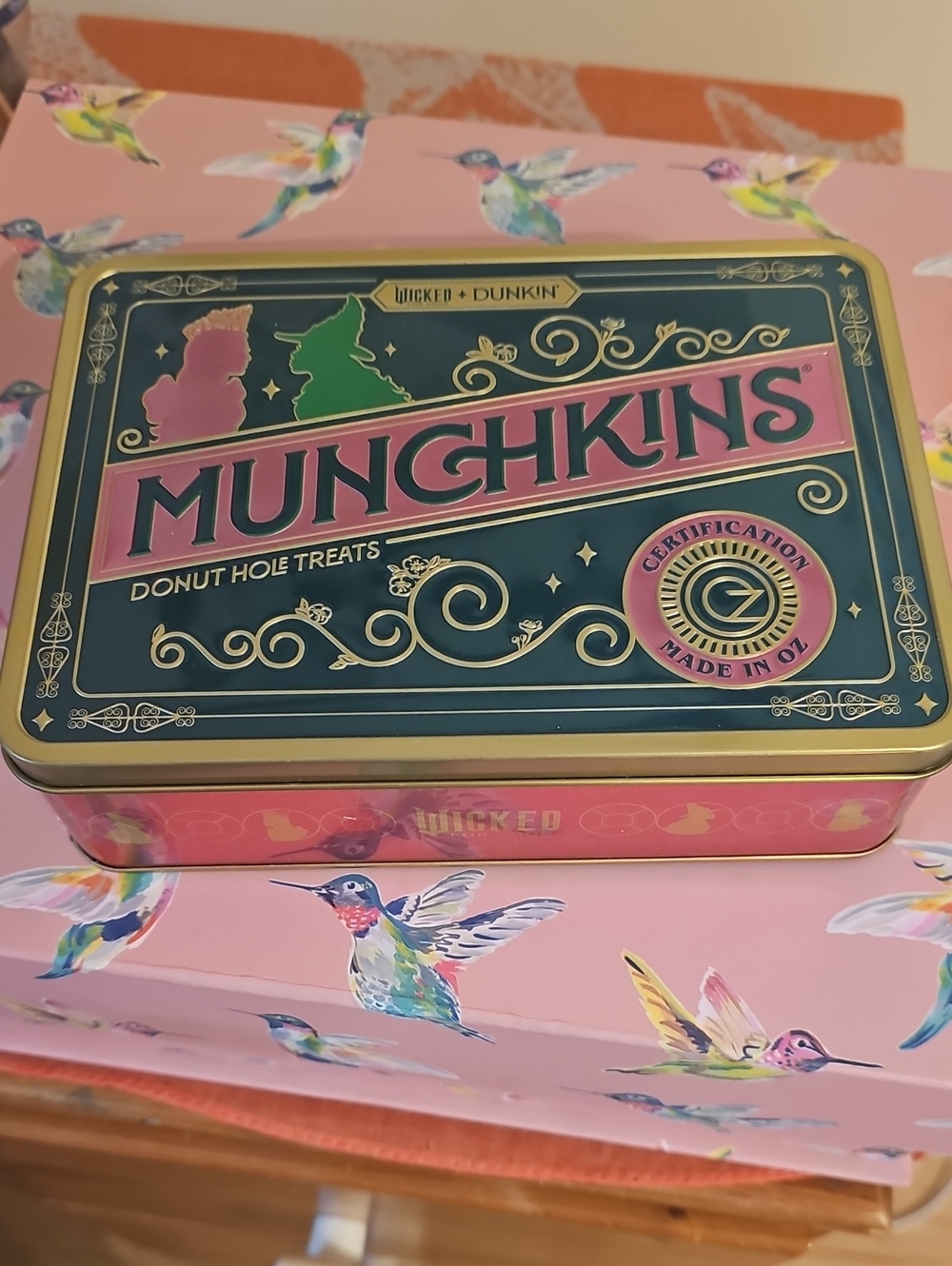 WICKED DUNKIN DONUTS MUNCHKINS TIN